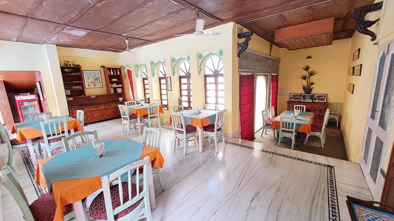 Hotel Mahendra Prakash Udaipur Exterior foto