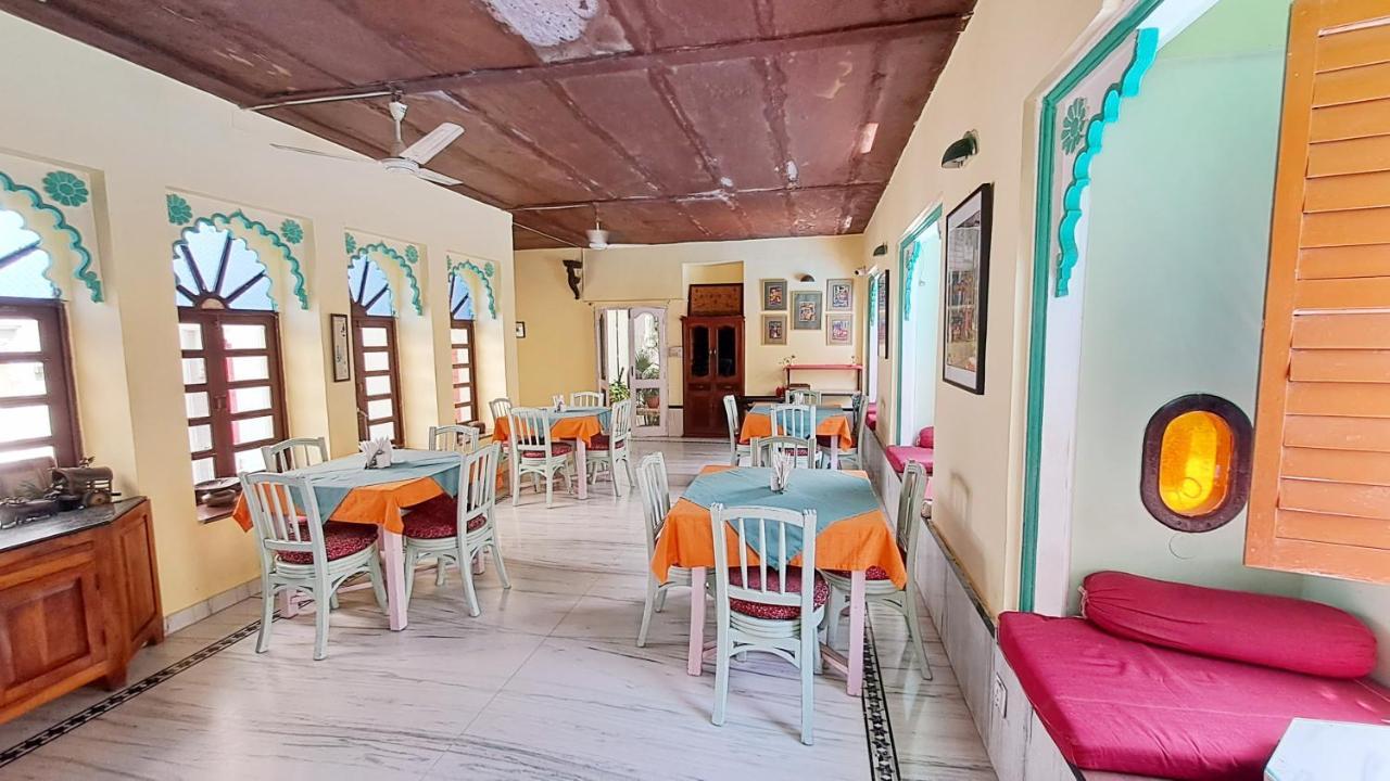 Hotel Mahendra Prakash Udaipur Exterior foto
